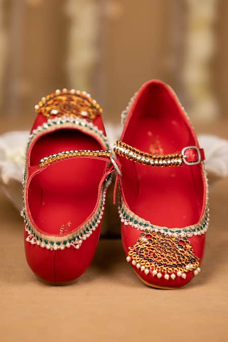5elements Sharini Mary Janes Embroidered Juttis 