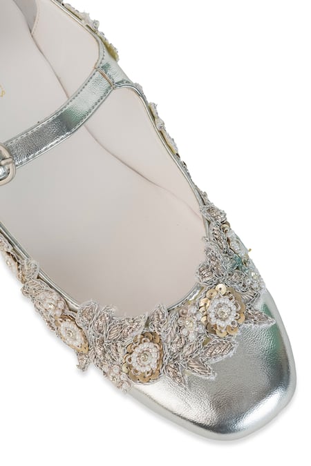 Buy_5elements_Silver Aarvi Embroidered Mary Jane Juttis 