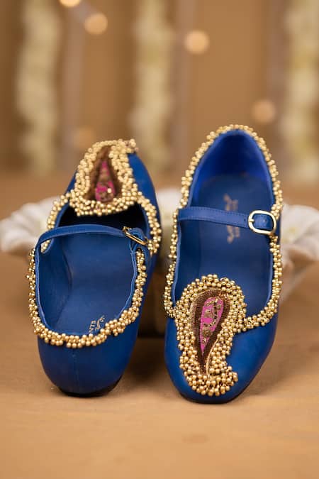 Buy 5elements Cobalt Lavika Beadwork Juttis Buy_5elements_Cobalt Lavika Beadwork Juttis