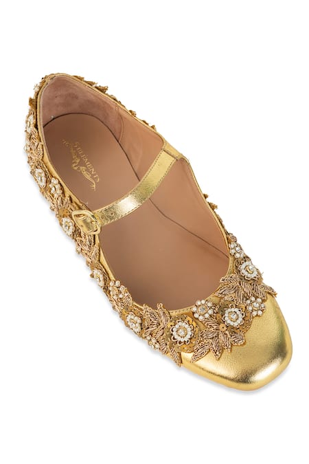 Buy_5elements_Gold Iraaya Floral Embroidered Juttis _Online_at_Aza_Fashions