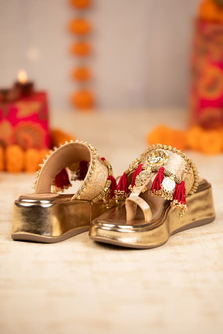 Buy 5elements Gold Embroidery, Mirrors, Tassels Kaira And Wedges Online at Aza Fashions Buy_5elements_Gold Embroidery, Mirrors, Tassels Kaira And Wedges _Online_at_Aza_Fashions