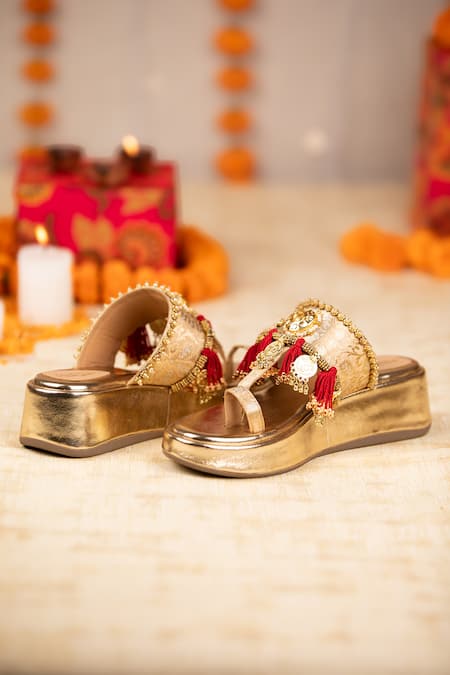 Buy 5elements Gold Embroidery, Mirrors, Tassels Kaira And Wedges Buy_5elements_Gold Embroidery, Mirrors, Tassels Kaira And Wedges