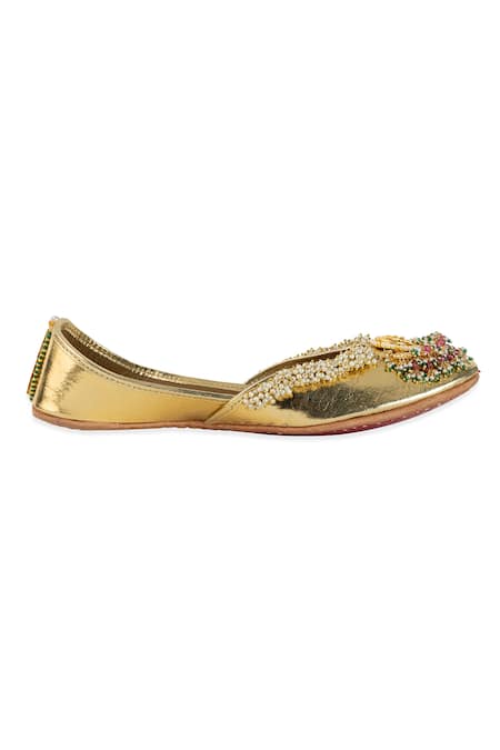 5elements_Gold Neysa Embroidered Juttis _Online_at_Aza_Fashions