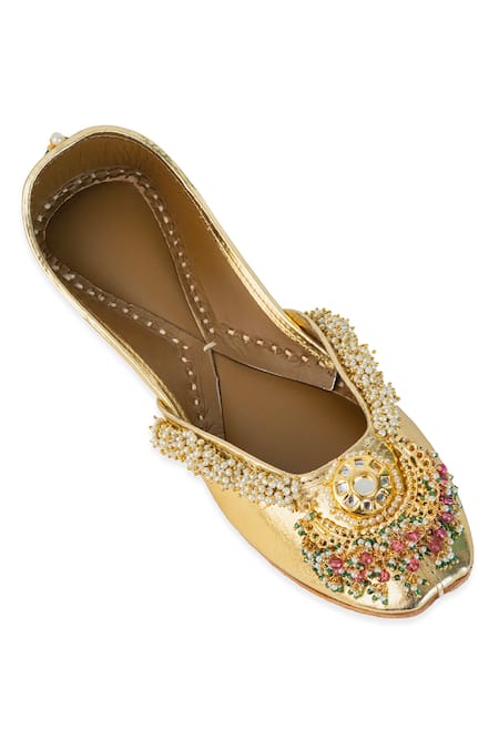 Buy_5elements_Gold Neysa Embroidered Juttis _Online_at_Aza_Fashions