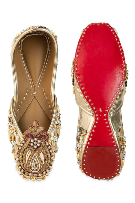 5elements Reeva Zari Sequin Pearl Embroidered Juttis 