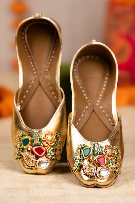5elements Varnika Sequin Embroidered Juttis 