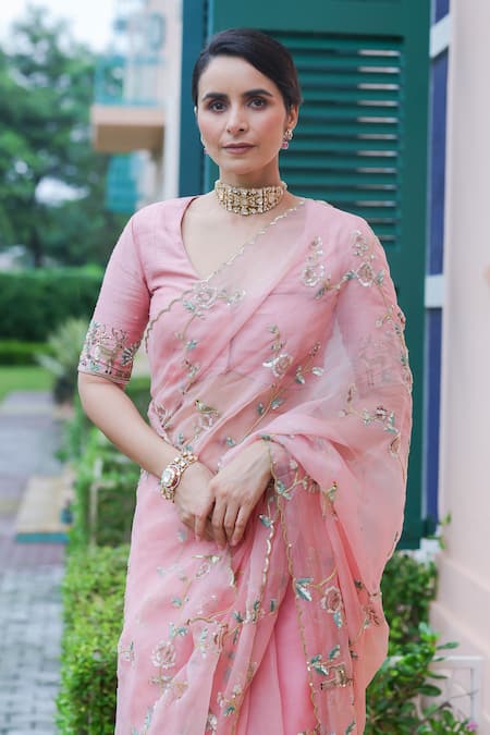 Summer By Priyanka Gupta_Blush Organza Embroidery Round Neck Jungle Walk Rose Garden Saree With Blouse _Online_at_Aza_Fashions