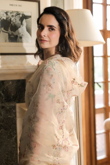 Summer By Priyanka Gupta Beige Organza, Embroidery, Sequins, Round Tissue Saree With Blouse Online at Aza Fashions Summer By Priyanka Gupta_Beige Organza, Embroidery, Sequins, Round Tissue Saree With Blouse _Online_at_Aza_Fashions