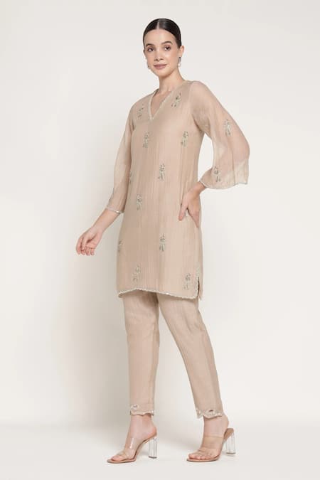 Buy_Summer By Priyanka Gupta_Beige Chanderi Embroidery, Sequins V-neck Bell Bow Kurta And Pant Co-ord Set _Online_at_Aza_Fashions