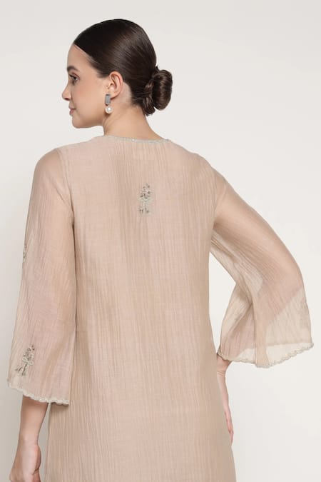 Summer By Priyanka Gupta_Beige Chanderi Embroidery, Sequins V-neck Bell Bow Kurta And Pant Co-ord Set _at_Aza_Fashions