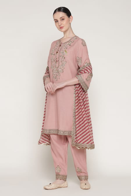 Buy_Summer By Priyanka Gupta_Pink Chanderi Embroidery, Sequins, Metallic Thread, Noor E Summer Kurta Set _Online_at_Aza_Fashions