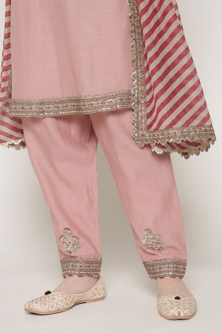 Summer By Priyanka Gupta_Pink Chanderi Embroidery, Sequins, Metallic Thread, Noor E Summer Kurta Set _at_Aza_Fashions