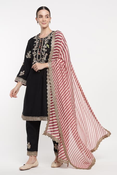 Summer By Priyanka Gupta Noor E Summer Embroidered Kurta Set 