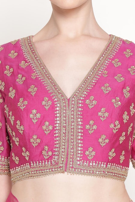 Summer By Priyanka Gupta_Fuchsia Silk Organza Embroidery, Zari, Jamun Vrinda Dori Saree With Blouse _at_Aza_Fashions
