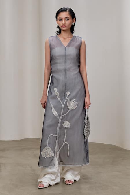 The Right Cut Stemline Floral Applique Midi Dress 