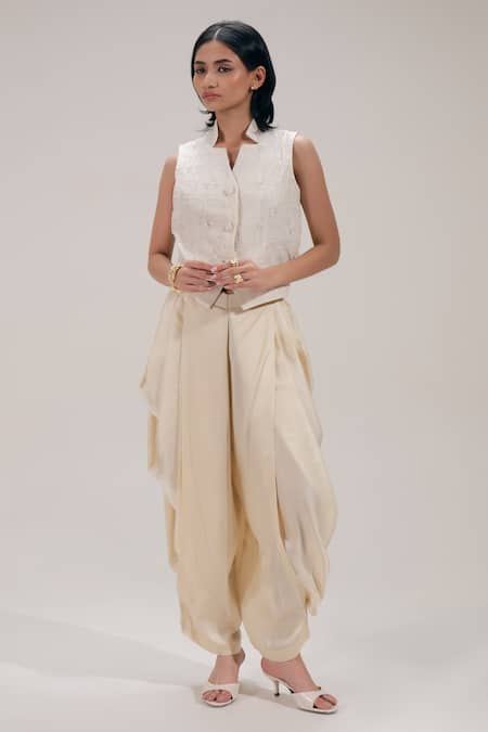 The Right Cut_White Chanderi Beads, Embroidery V-neck, Collared Sleeveless Blouse _Online_at_Aza_Fashions