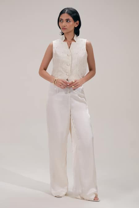 Shop_The Right Cut_White Chanderi Beads, Embroidery V-neck, Collared Sleeveless Blouse _Online_at_Aza_Fashions