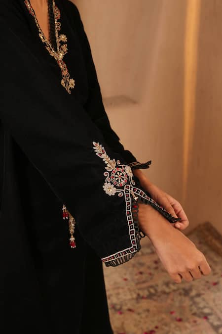 Buy_Nero India_Black Velvet Embroidery, Beads V-neck Dori Kurta And Narrow Pant Set _Online_at_Aza_Fashions