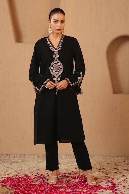 Nero India Dori Embroidered Beaded Velvet Kurta & Narrow Pant Set