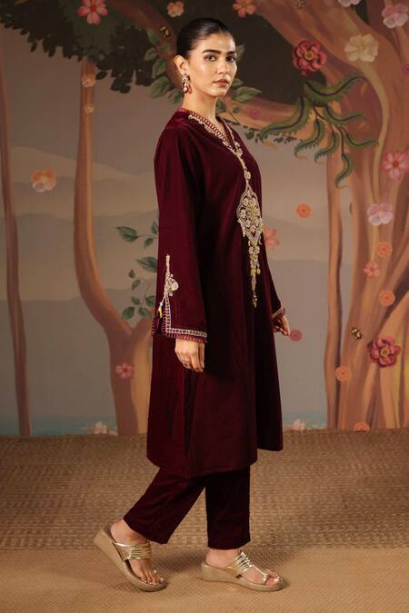 Buy_Nero India_Wine Velvet Embroidery, Beads V-neck Dori Kurta And Narrow Pant 
