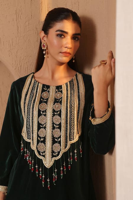 Buy_Nero India_Emerald Green Velvet Beads, Embroidery, Petal Floral Beaded Tunic And Narrow Pant 