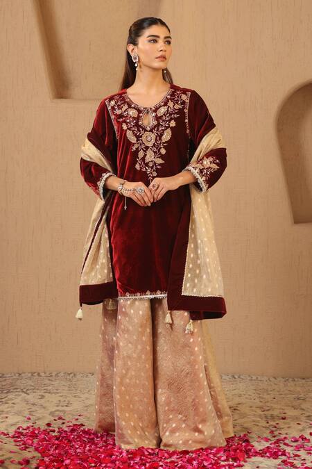 Nero India Crushed Tissue Dobby Zari Tassel Dupatta 