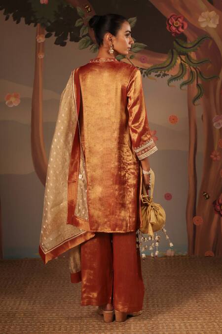 Nero India Crush Tissue Dobby Zari Dupatta 