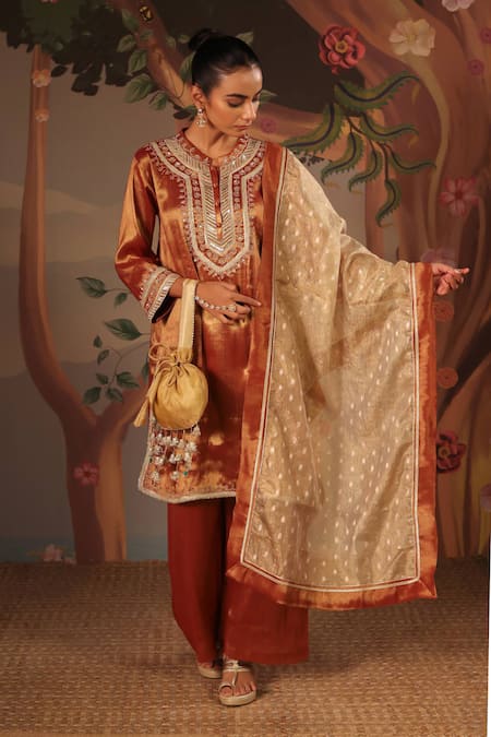 Nero India Crush Tissue Dobby Zari Dupatta 