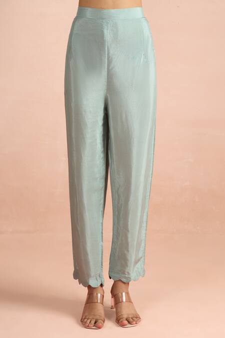 Samyukta Singhania Blue Embroidery V-neck Placed Floral Mul Kurta Set Online at Aza Fashions Samyukta Singhania_Blue Embroidery V-neck Placed Floral Mul Kurta Set _Online_at_Aza_Fashions