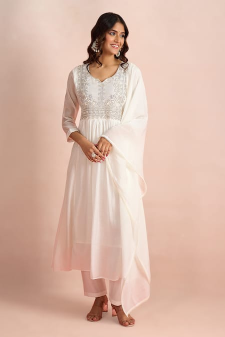 Samyukta Singhania Ivory Embroidery V-neck Paisley Yoke Kurta Set Online at Aza Fashions Samyukta Singhania_Ivory Embroidery V-neck Paisley Yoke Kurta Set _Online_at_Aza_Fashions
