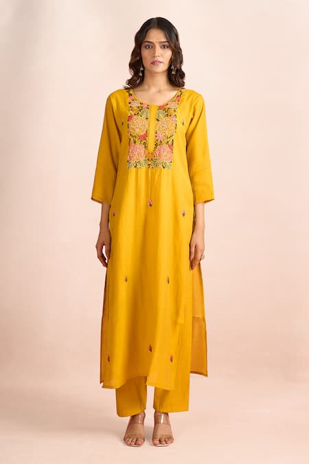 Samyukta Singhania_Yellow Embroidery Round Neck Floral Kurta Set _Online_at_Aza_Fashions