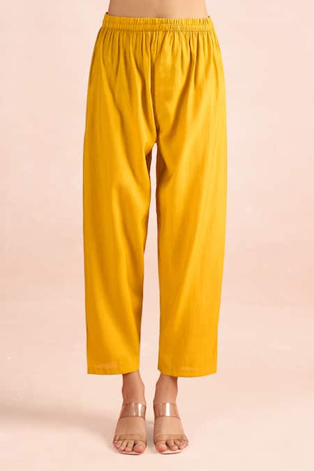 Samyukta Singhania_Yellow Embroidery Round Neck Floral Kurta Set _at_Aza_Fashions