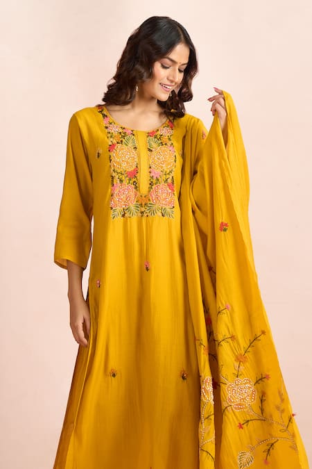 Buy_Samyukta Singhania_Yellow Embroidery Round Neck Floral Kurta Set 