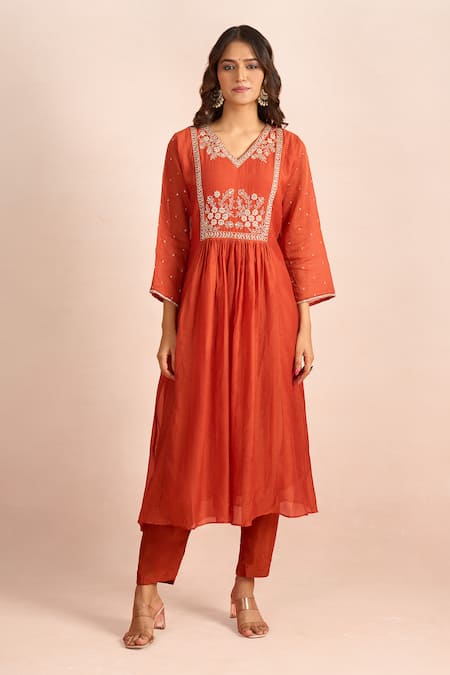 Samyukta Singhania_Orange Embroidery, Sequins, Zari V-neck Yoke Front Gathered Kurta Set _Online_at_Aza_Fashions