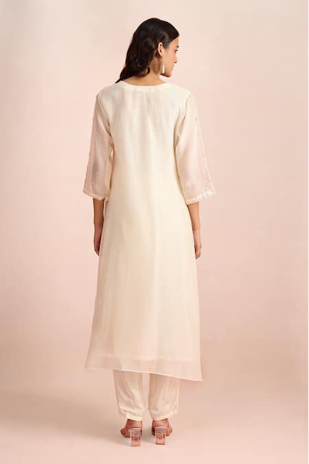 Samyukta Singhania Floral Embroidered Kurta Set 