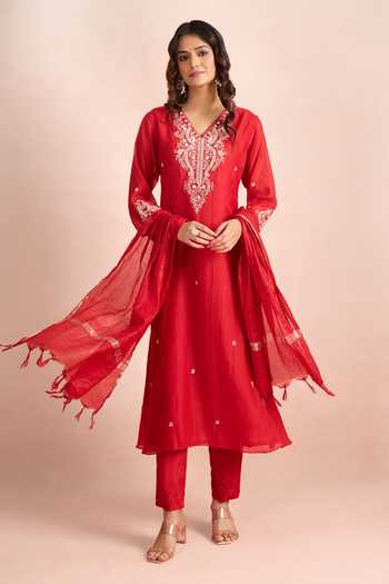 Buy_Samyukta Singhania_Red Embroidery, Zari V-neck Straight Mul Kurta Set _Online_at_Aza_Fashions