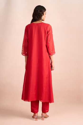 Samyukta Singhania_Red Embroidery, Zari V-neck Straight Mul Kurta Set _Online_at_Aza_Fashions
