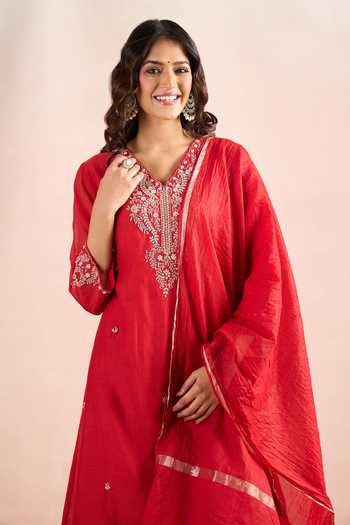 Samyukta Singhania_Red Embroidery, Zari V-neck Straight Mul Kurta Set _at_Aza_Fashions