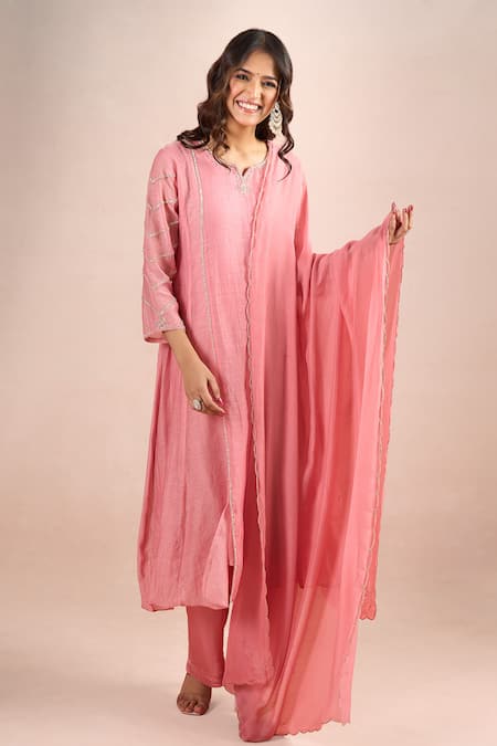 Samyukta Singhania_Pink Sequins, Lace Split V-neck Work Mul Kurta Set _at_Aza_Fashions
