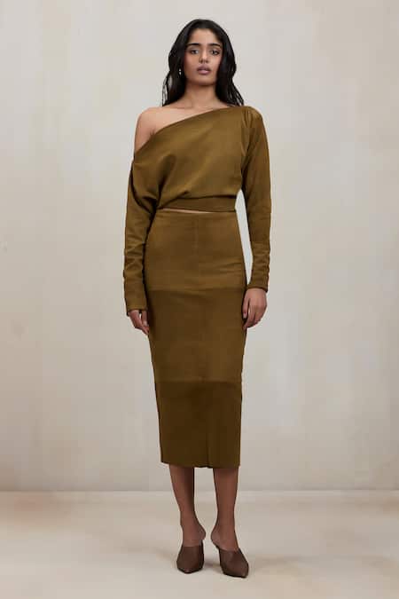 Deme By Gabriella Green Suede Off-shoulder Aubrey One Top And Skirt Set at Aza Fashions Deme By Gabriella_Green Suede Off-shoulder Aubrey One Top And Skirt Set _at_Aza_Fashions