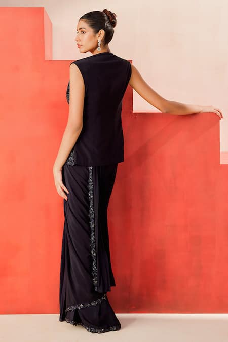 Rishi And Soujit Hand Embroidered Pre-Draped Saree Set 