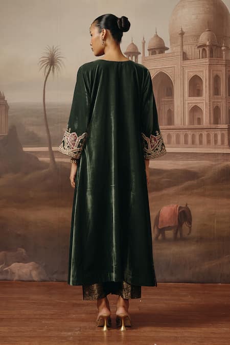Sabe Afsana Velvet Embroidered Kurta & Pant Set 