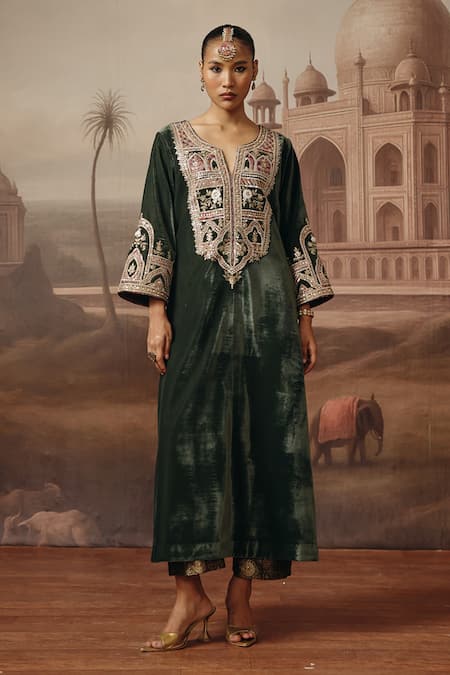 Sabe Afsana Velvet Embroidered Kurta & Pant Set 