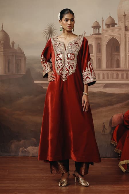 Sabe Gulbadan Embroidered Velvet Kurta & Trouser Set 