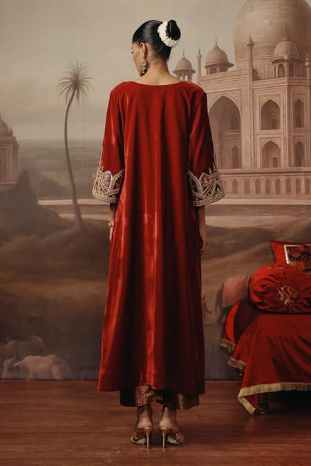 Sabe Gulbadan Embroidered Velvet Kurta & Trouser Set 