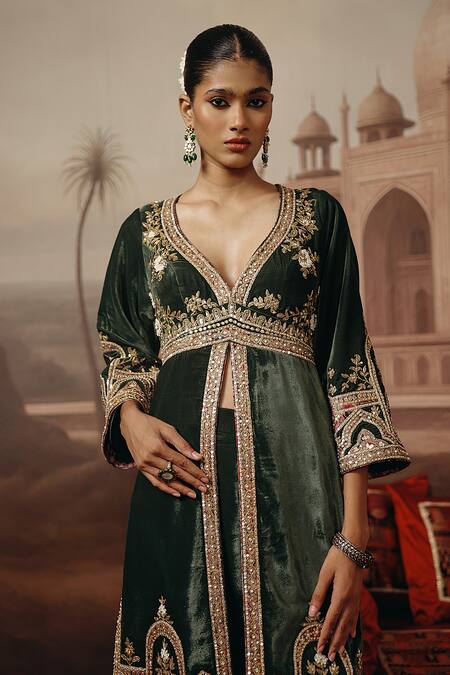 Buy_Sabe_Green Velvet Zari, Pearls, Sequins, Embroidery V-neck Zaira Kurta Set _Online_at_Aza_Fashions