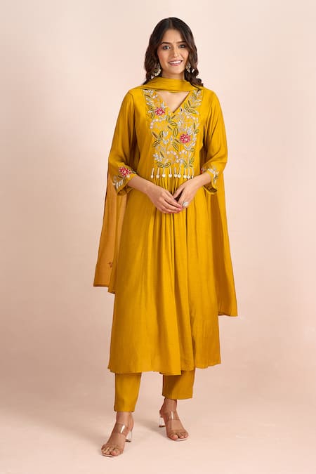Samyukta Singhania Embroidered Yoke Front Gathered Kurta Set 