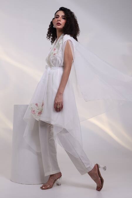 Smriti By Anju Agarwal_Off White Silk Beads, Applique V-neck Floral Nyra Cape Kurta Set _Online_at_Aza_Fashions