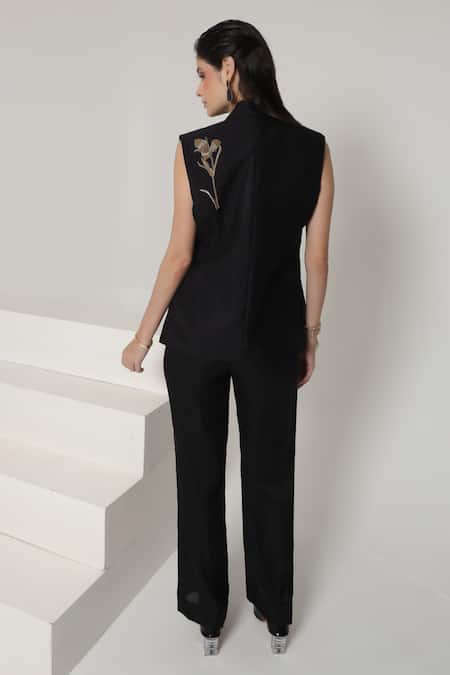 Shagufta Sleeveless Floral Embroidered Jacket Pant Set 