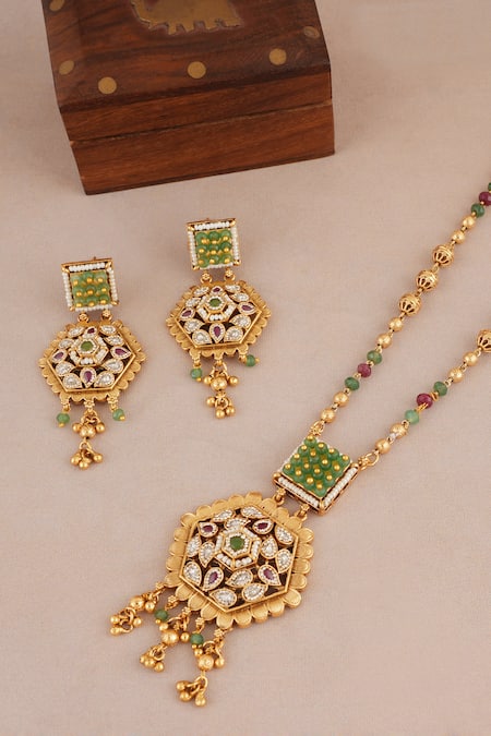 Smars Jewelry_Gold Plated Stones, Pearls Embellished Rajwadi Pendant Necklace Set _Online_at_Aza_Fashions